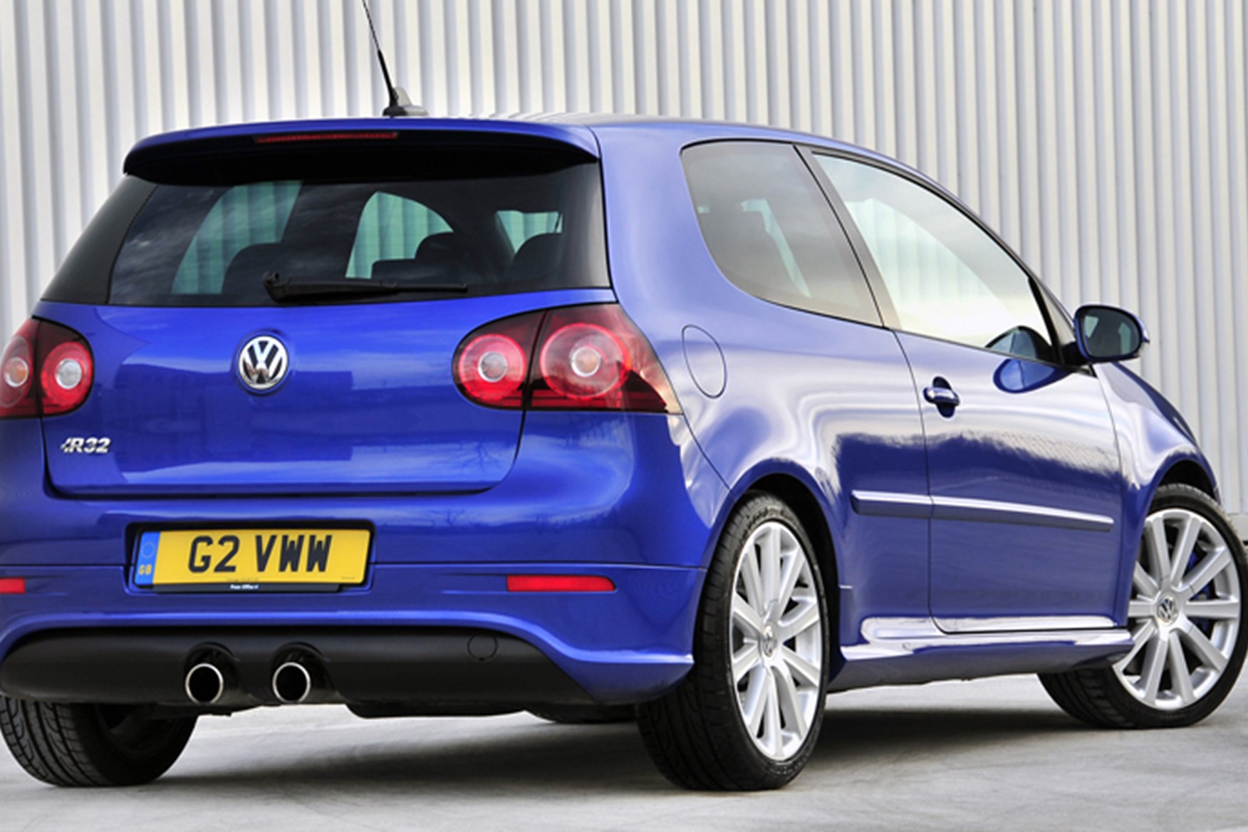 Golf r32. VW Golf 5 r32. VW Golf r32 mk5. Volkswagen Golf 5 GTI r32. Golf r MK 5.