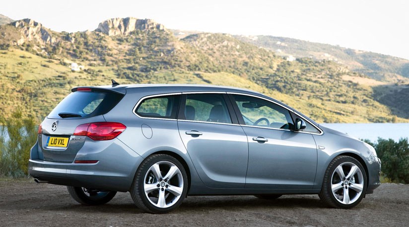 Vauxhall Astra Sports Tourer estate (2010) unveiled | CAR Magazine