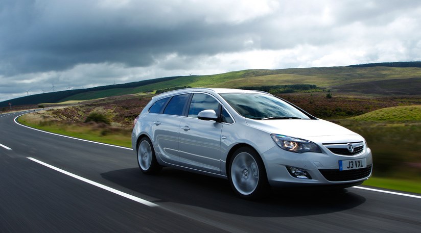 Vauxhall Astra Sports Tourer 1.4T (2011) review | CAR Magazine