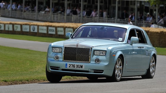 Rolls Royce 102ex Electric Wafting Up The Goodwood Hill Car Magazine Rolls Royce 102ex Electric Wafting Up The Goodwood Hill