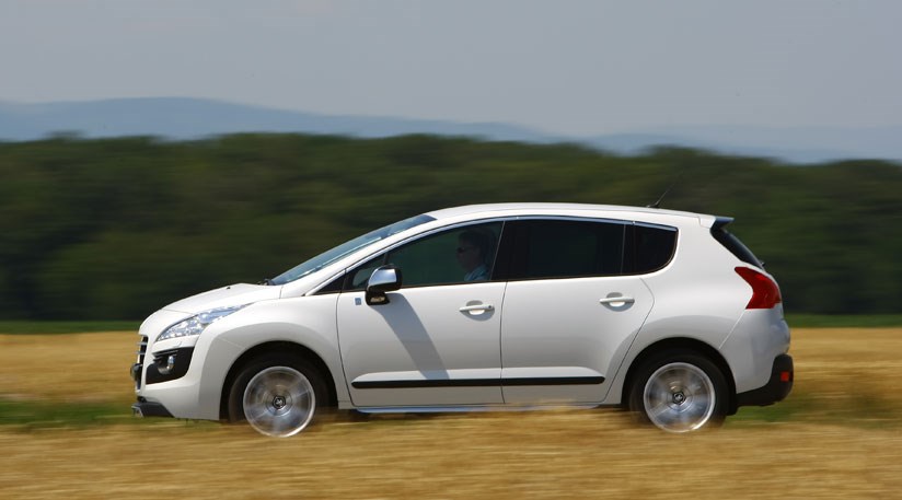 Peugeot 3008 Hybrid 2014 Review