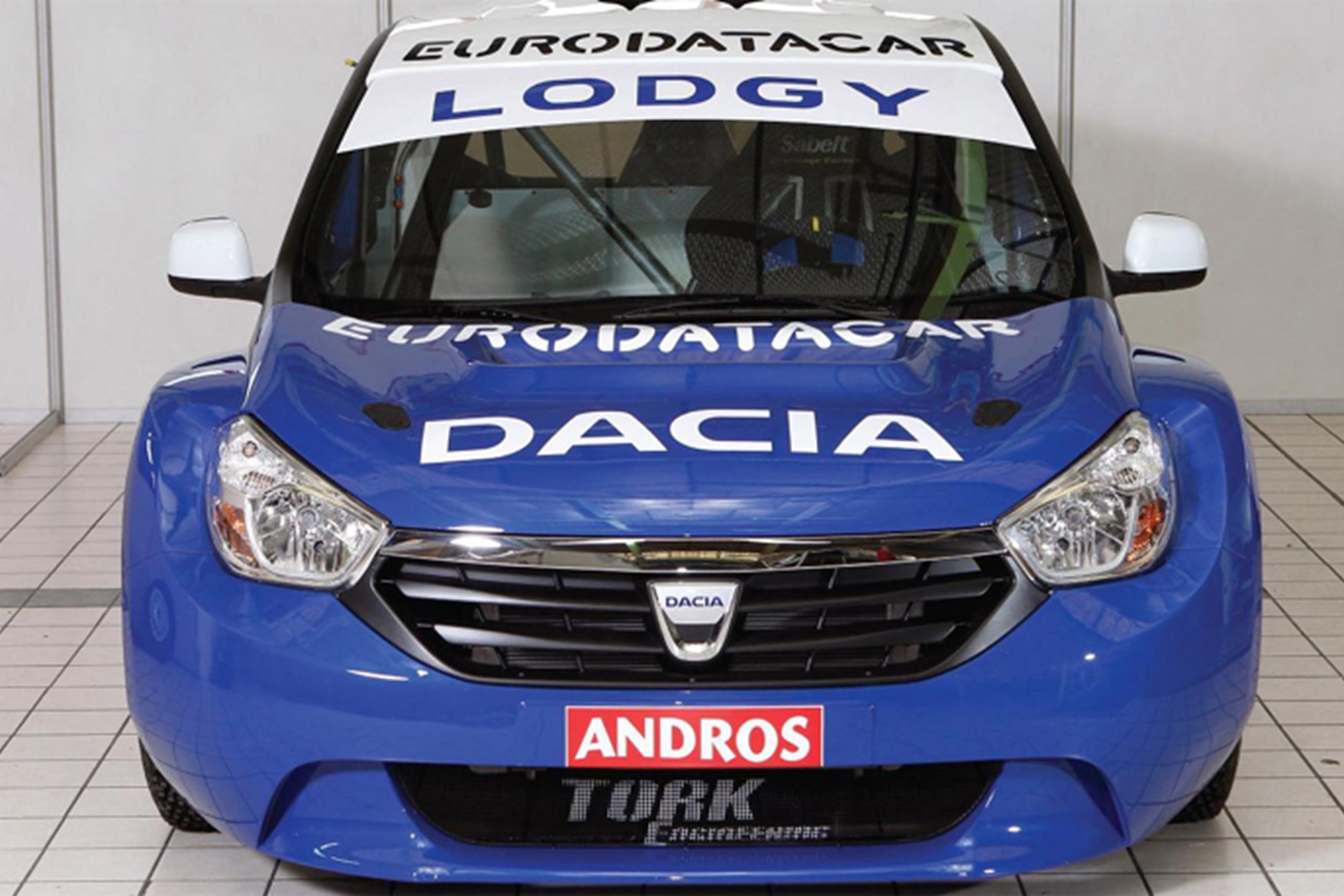 Dacia Lodgy MPV ice racer (2011) first official pictures CAR