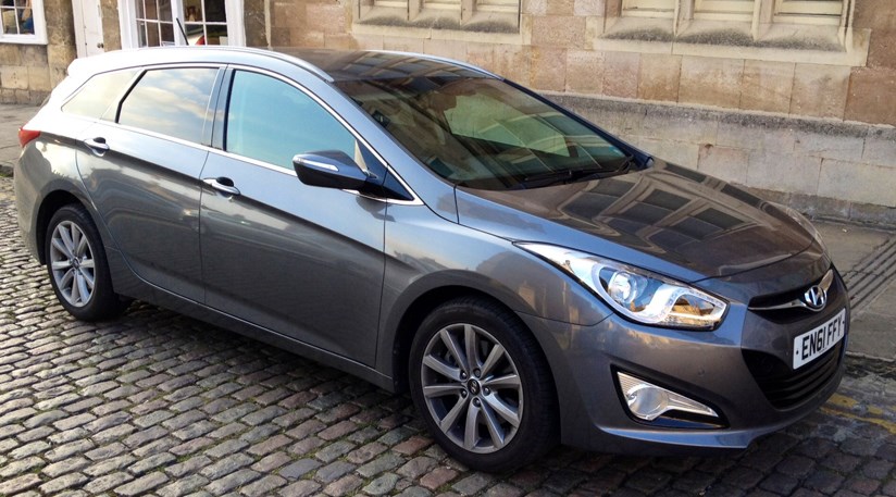 Hyundai I40 Tourer 1 7 Crdi 12 Long Term Test Review Car Magazine