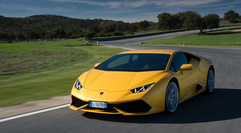 Featured image of post Lamborghini Huracan Green 2014 With its crisp streamlined lines designed to cut through the air and tame the sculptured and sensual the hurac n s design is based on the spiky hexagonal forms of the carbon atom while the seamless roof profile is an