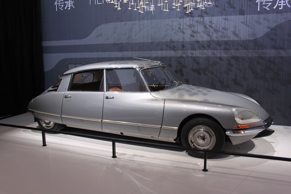 Original Citroen DS at Paris motor show 2014