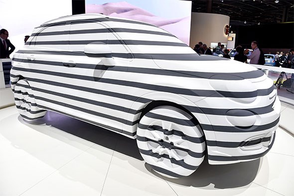 Fiat 500X with stripes