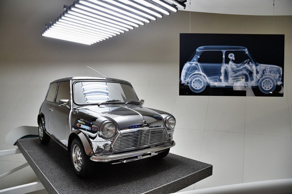 David Bowie chrome Mini