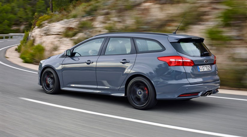 Ford Focus St 2 0 Ecoboost Estate 15 Review Car Magazine