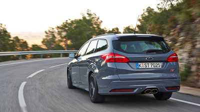 Ford Focus ST 2.0 Ecoboost  Estate (2015) review