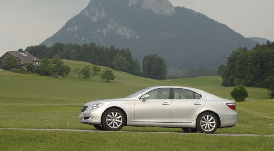 Lexus LS460 (2006) review | CAR Magazine