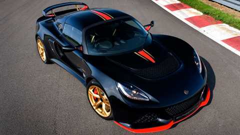 The legendary black and gold livery makes the difference