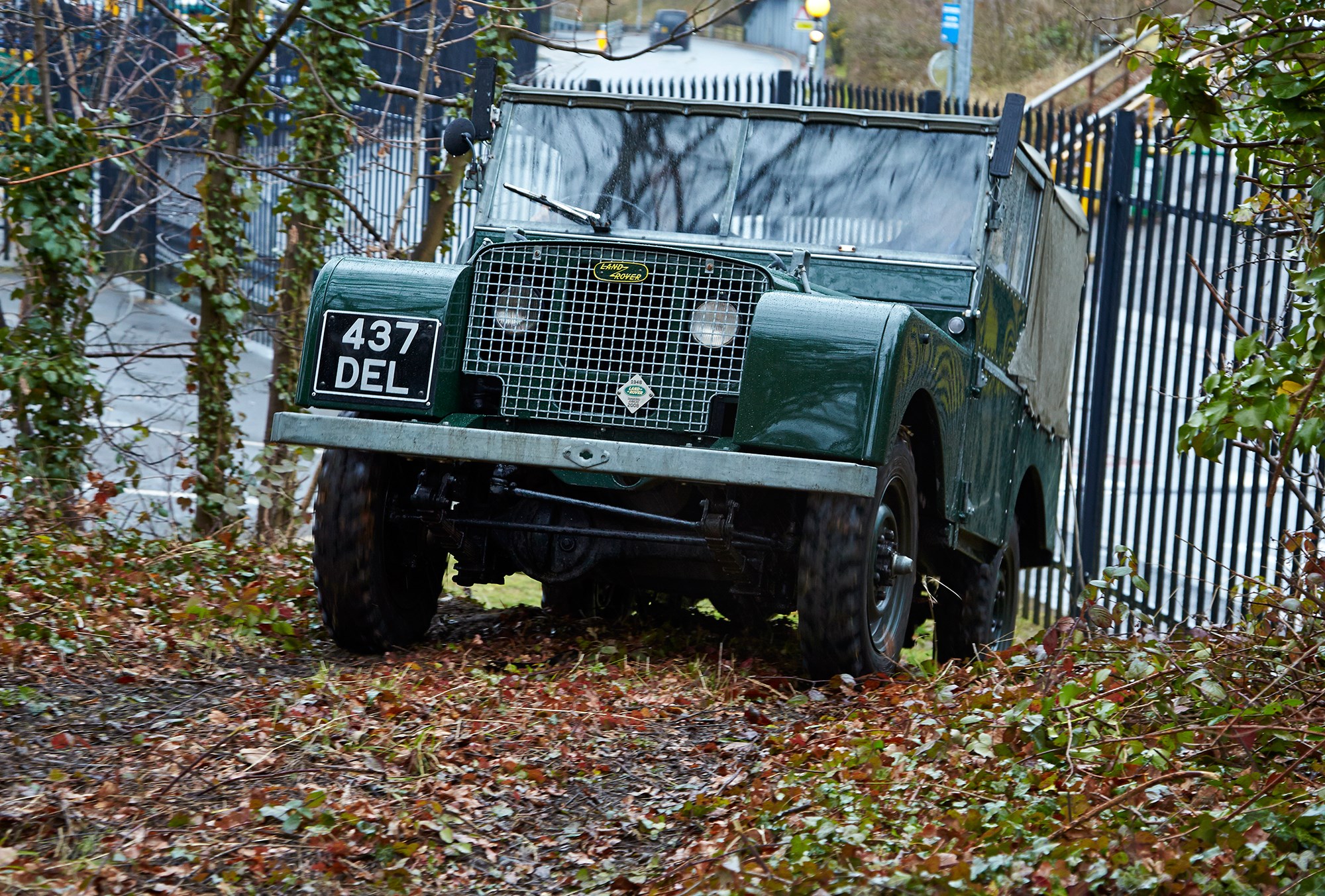 driving a 1949 Land Rover Series 1 and Defender off-road | CAR