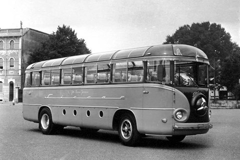 Alfa Romeo bus