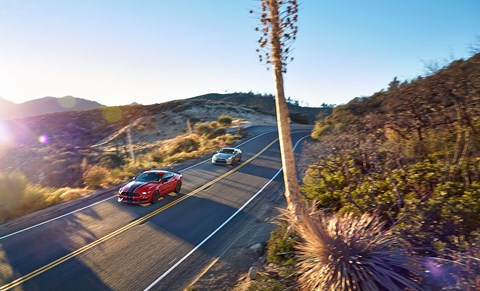 Mustang vs GT-R