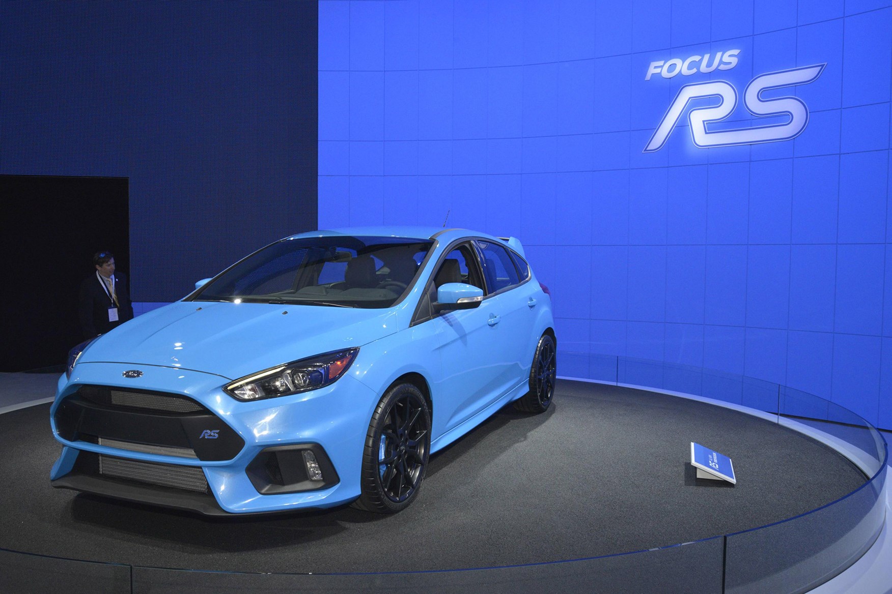 Blue 2 Ford Focus RS brightens up its paint for production