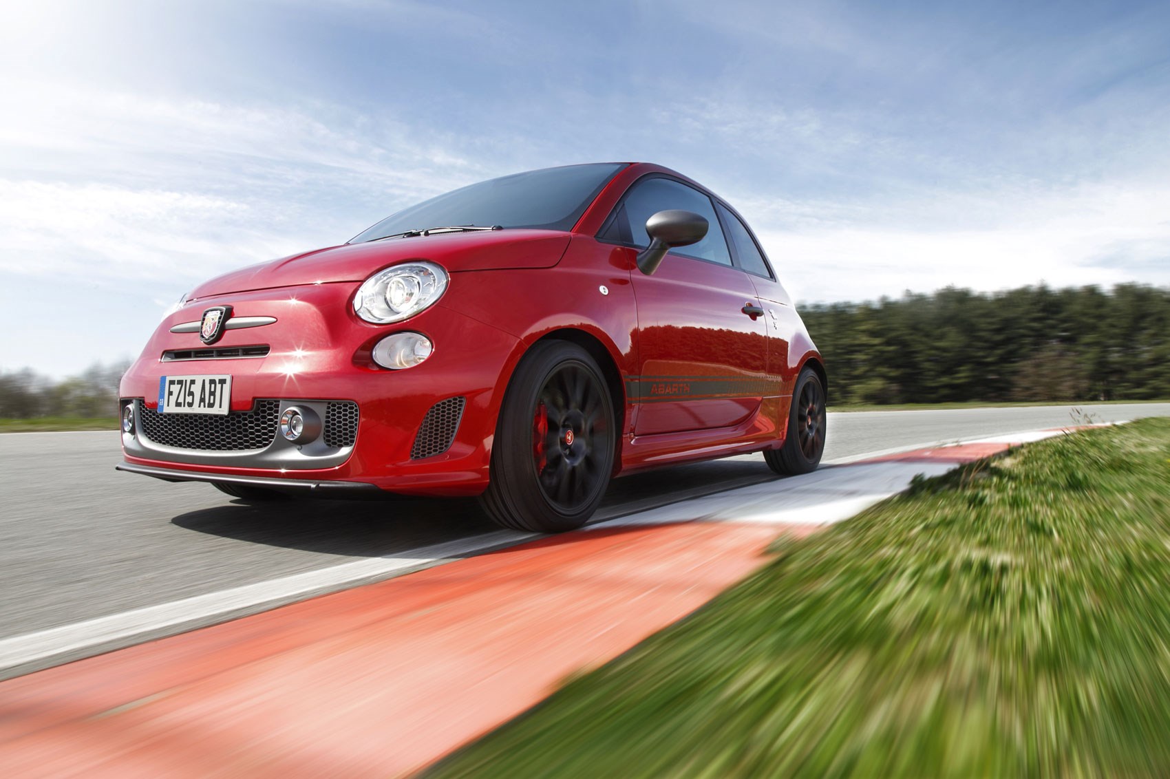 Abarth 595 Competizione updated: go-faster 500 goes even faster for 2015