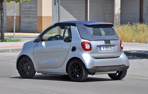 Contrasting soft-top roof for 2015 Smart Fortwo Cabriolet