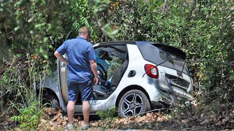 Uh-oh. Barely disguised Smart Fortwo Cabriolet crashes
