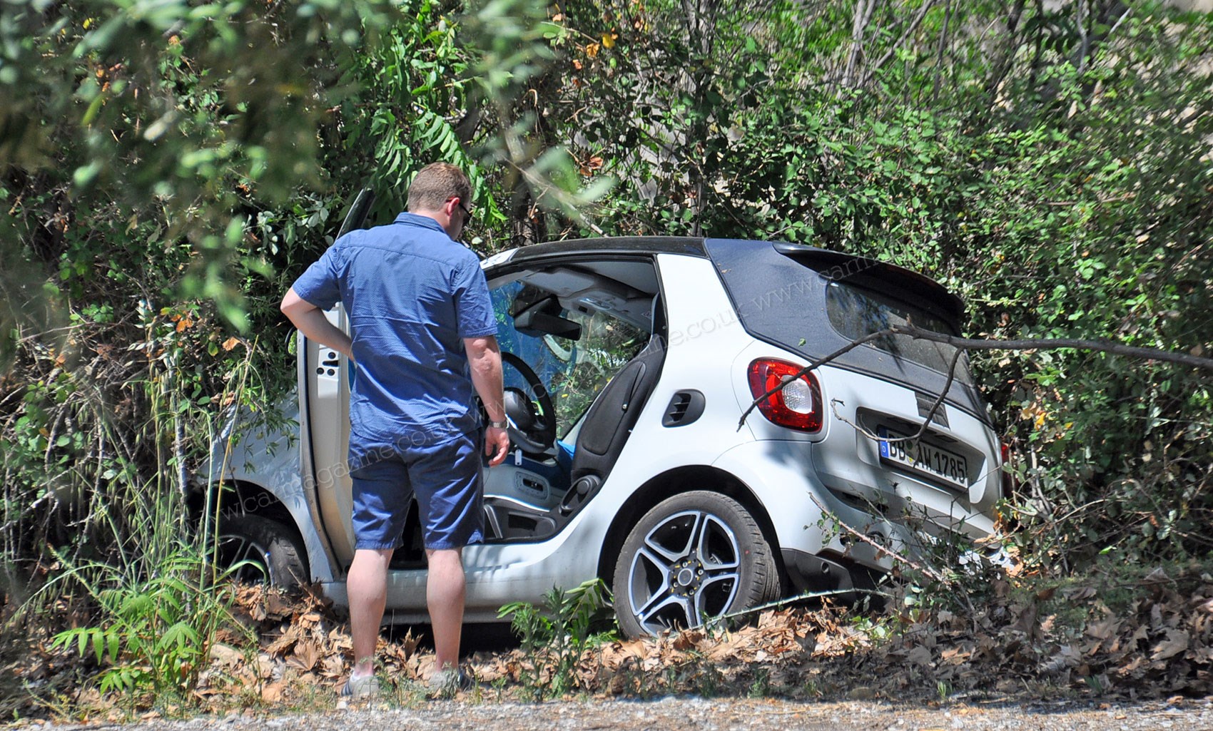 Smart Fortwo Cabriolet (2015) comes a cropper: new spyshots