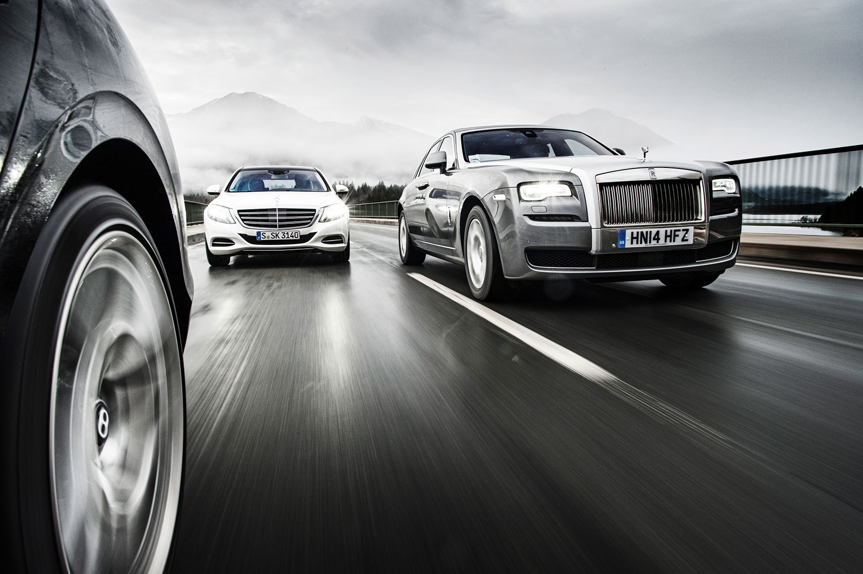 Bentley Mulsanne Limo không quan tâm đến quá trình tự động hóa của RollsRoyce Phantom