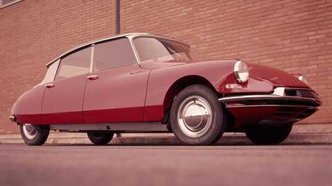 The Citroen DS of 1955: invented hydropneumatic suspension