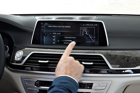 Gesture control on first touch-sensitive iDrive controller