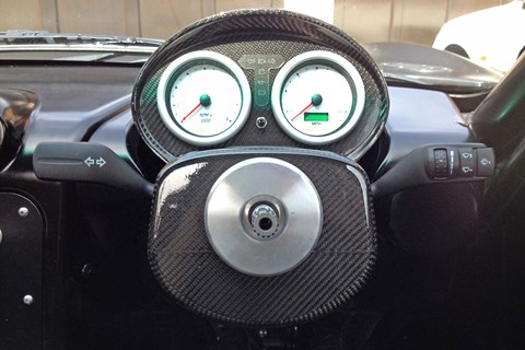 Ginetta removable steering wheel