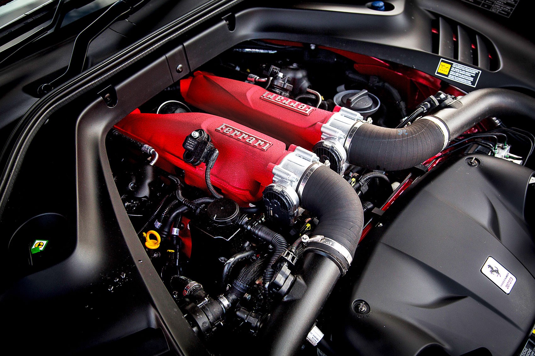 90 сильный двигатель. V8 Феррари. Двигатель Феррари v12. Porsche 911 Turbo s двигатель. Ferrari v12 engine Turbo.