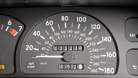 Lotus Carlton speedo: one VERY quick four-door