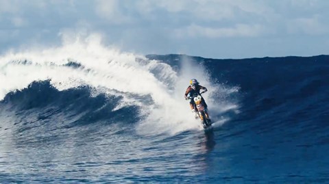'Maddo' surfs his dirtbike on water