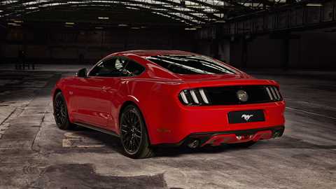 2000 Mustangs headed for the UK