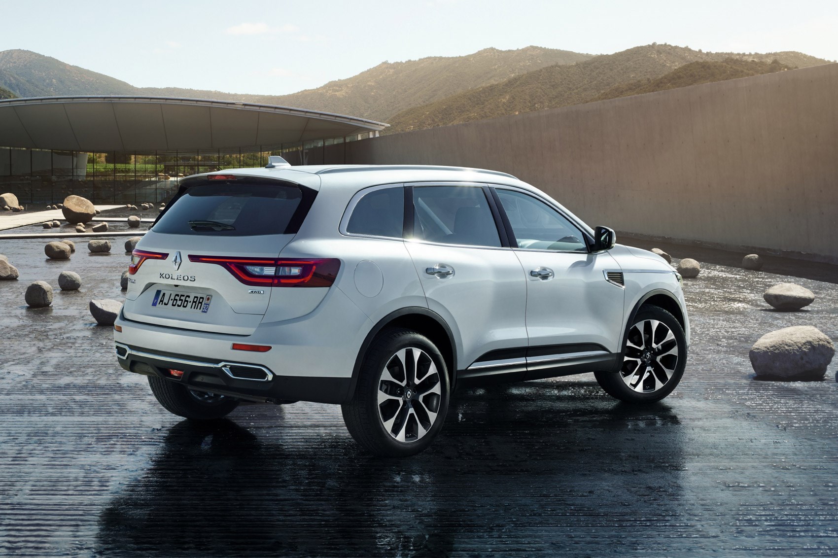 Le crossover craze continues: prices and specs revealed for 2017 Renault  Koleos
