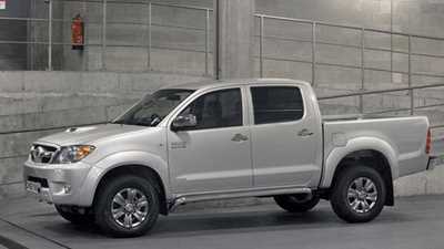 Toyota Hilux D-4D 170 (2007) review