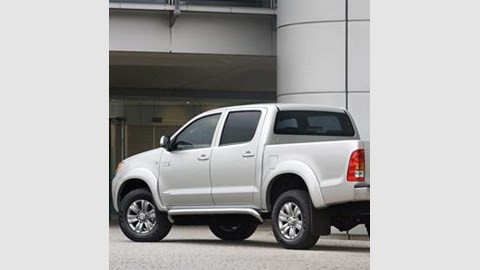 Toyota Hilux D-4D 170 (2007) review