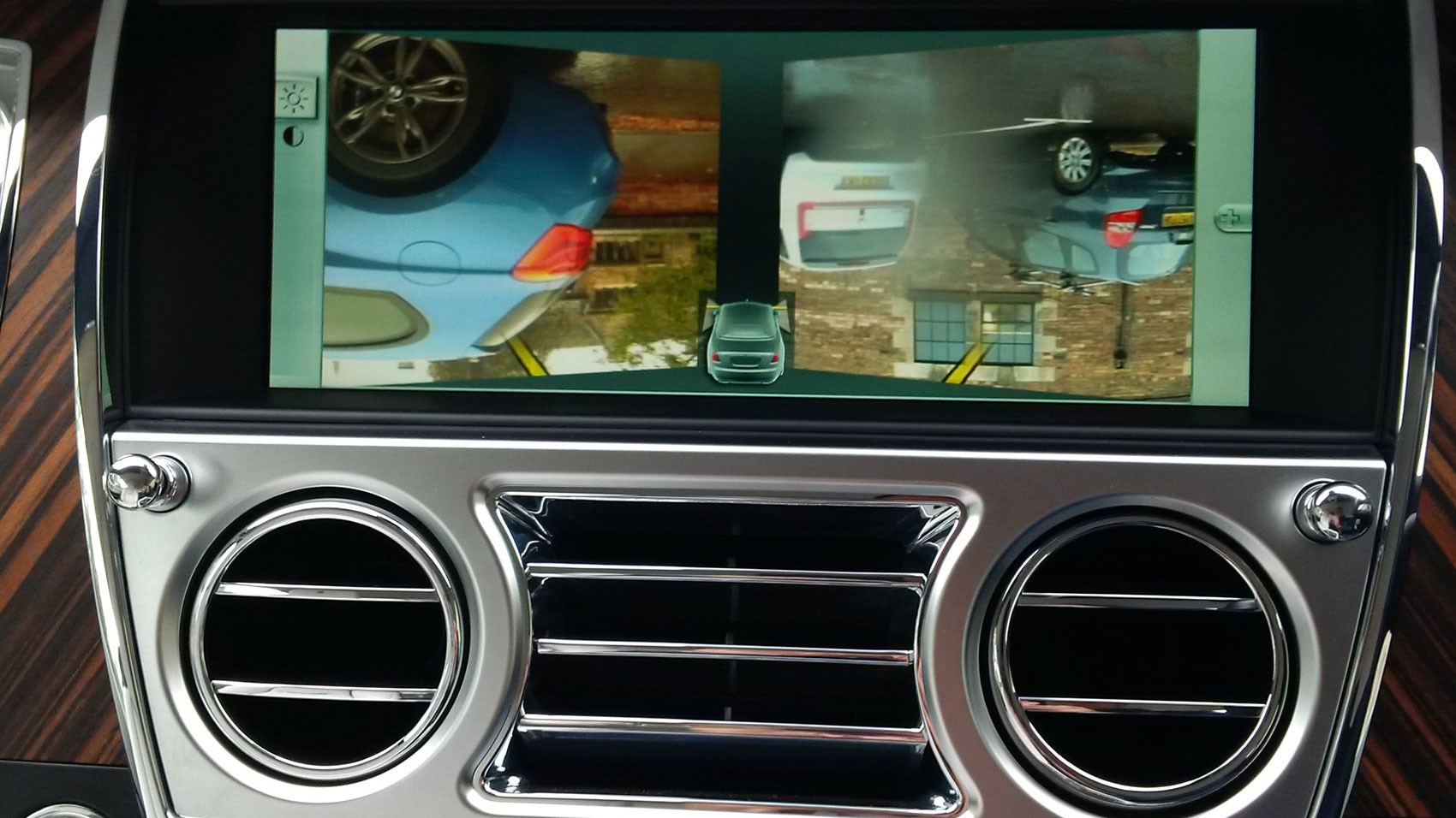 Rolls-Royce Dawn reversing camera picture upside down in our test car
