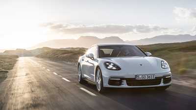 The new 2017 Porsche Panamera 4 E-Hybrid