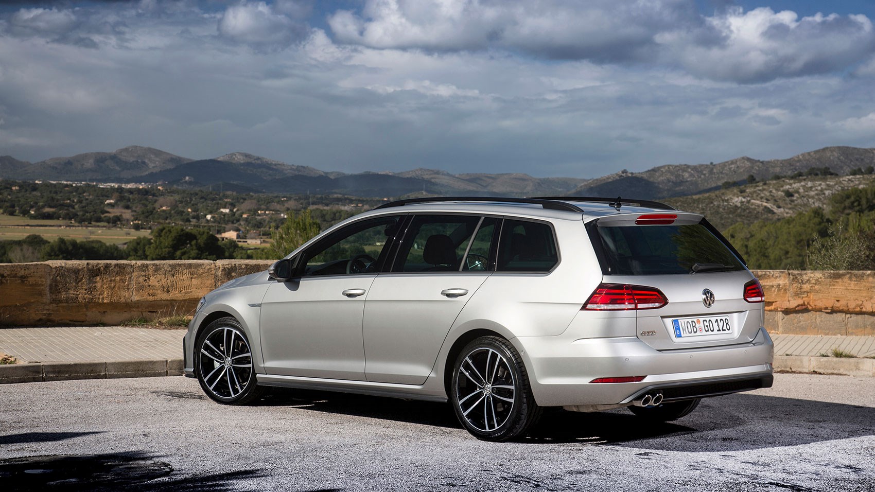 2016 VOLKSWAGEN GOLF R ESTATE For Sale By Auction In Oxted,, 55% OFF