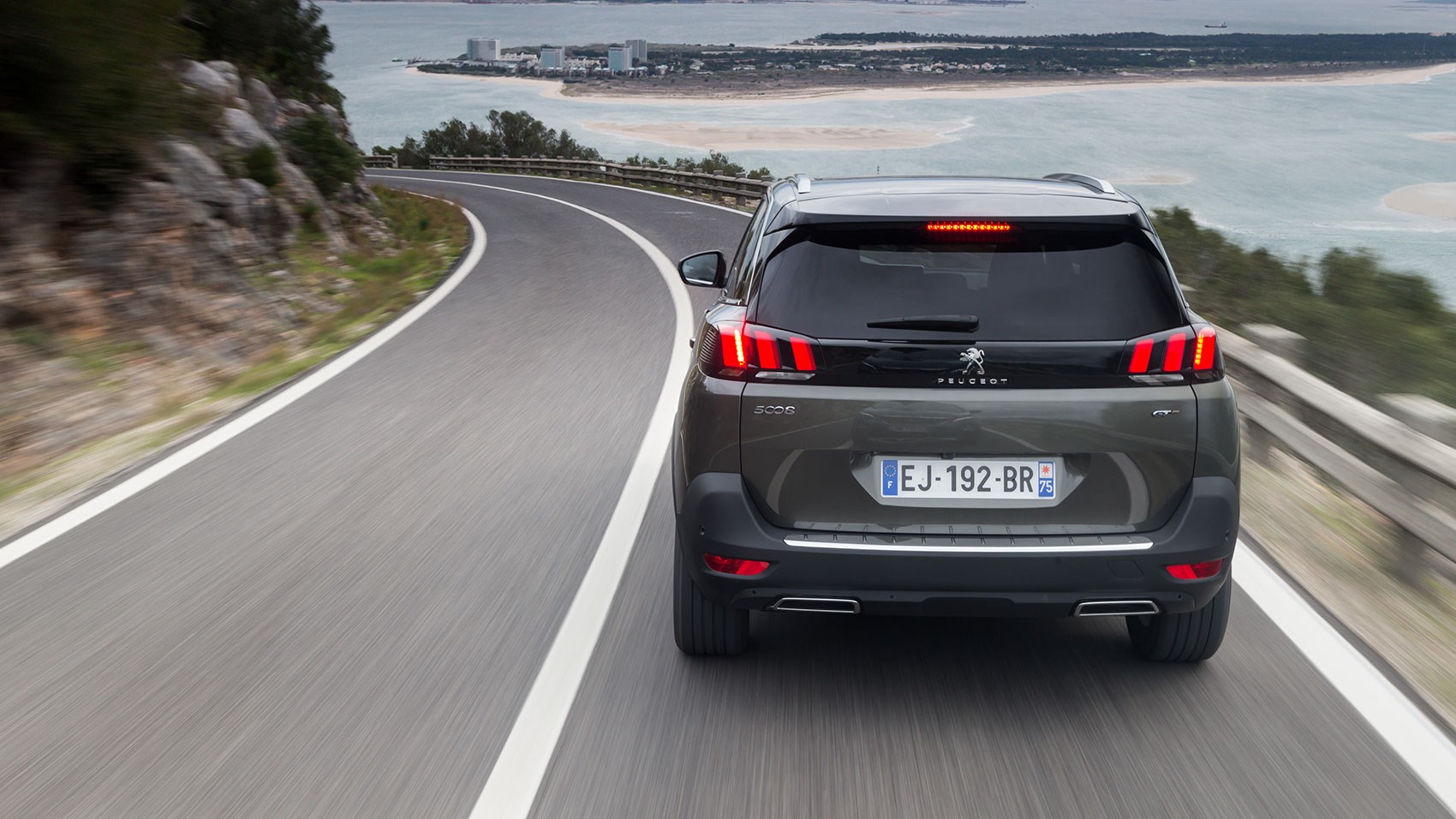 Peugeot 5008 rear tracking