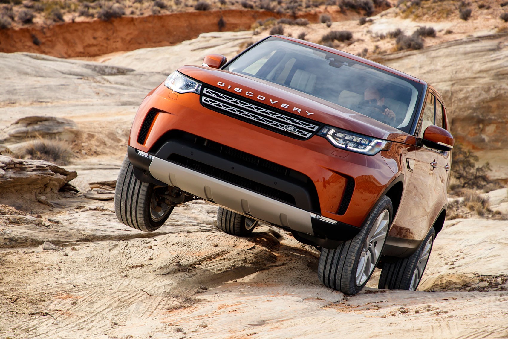A proper off-road workhorse: we plug mud in the new Land Rover Discovery 5