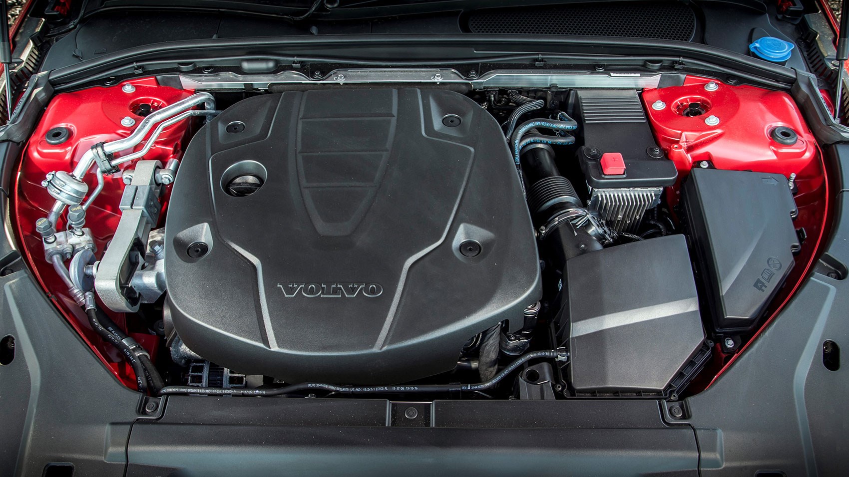 Volvo S90 D5 engine