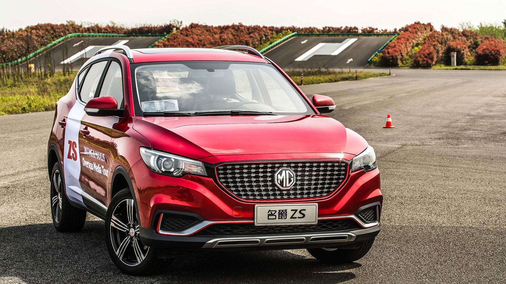 Deeply dished grille on MG ZS