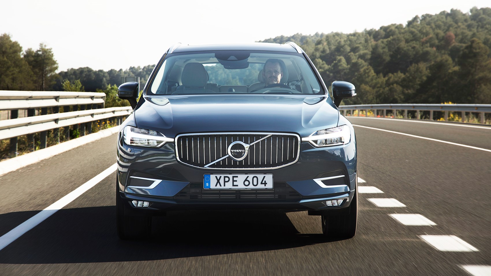 Volvo XC40 front tracking