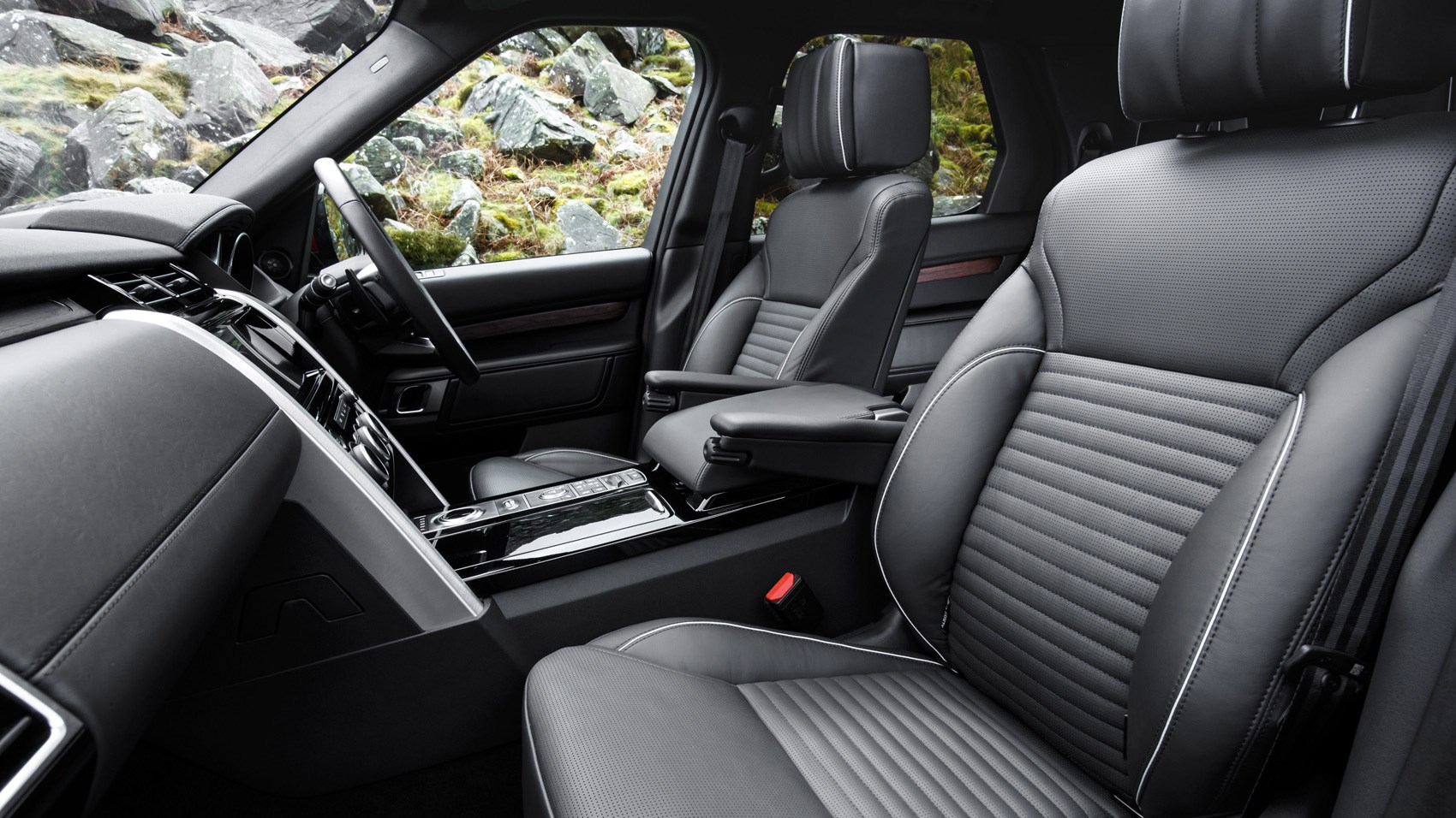 Land Rover Discovery sD4 interior