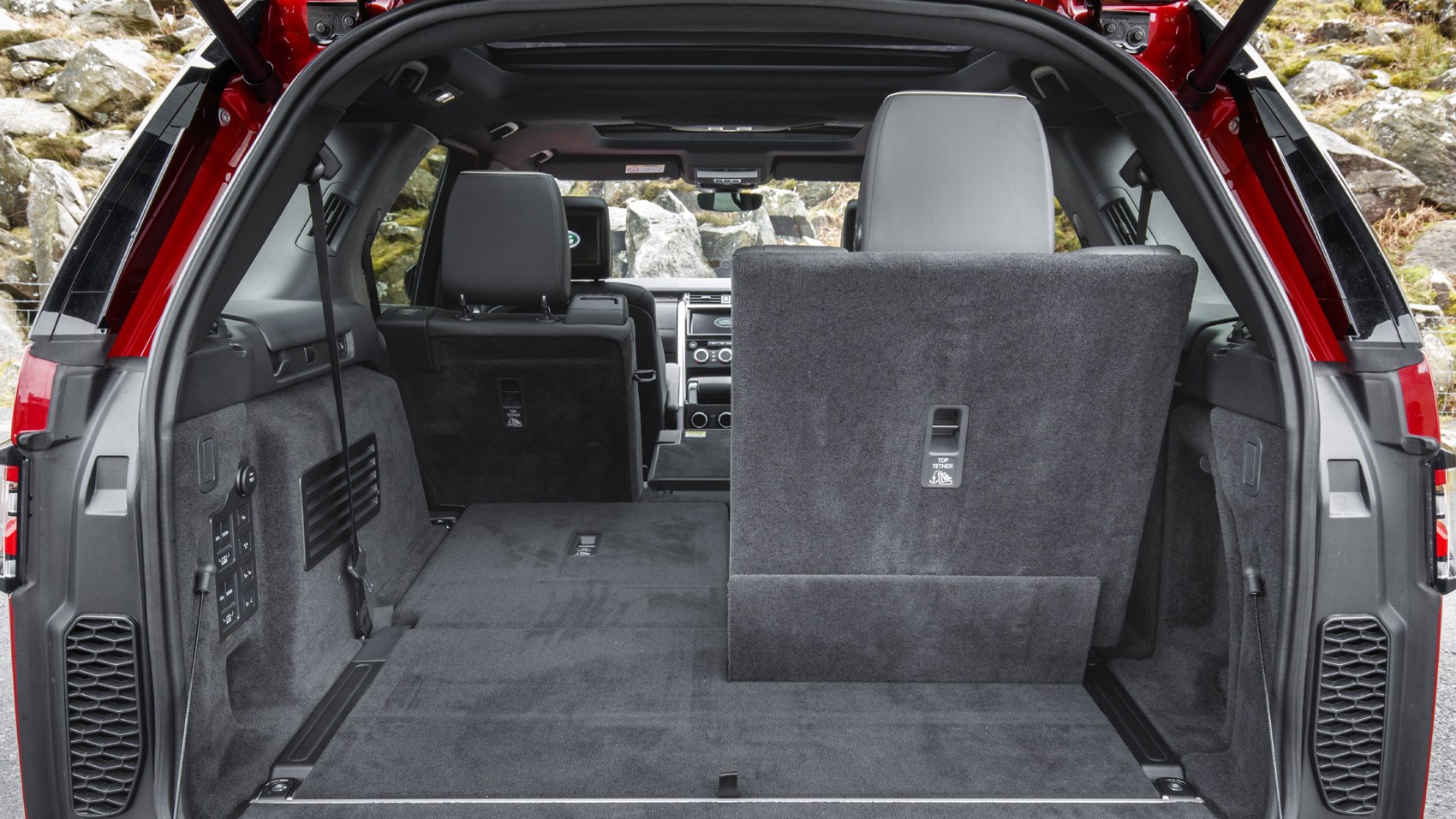 Land Rover Discovery sD4 boot seats down