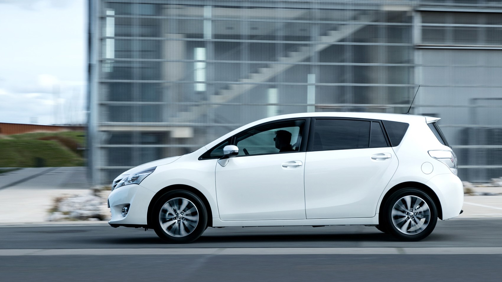 Toyota Verso side panning