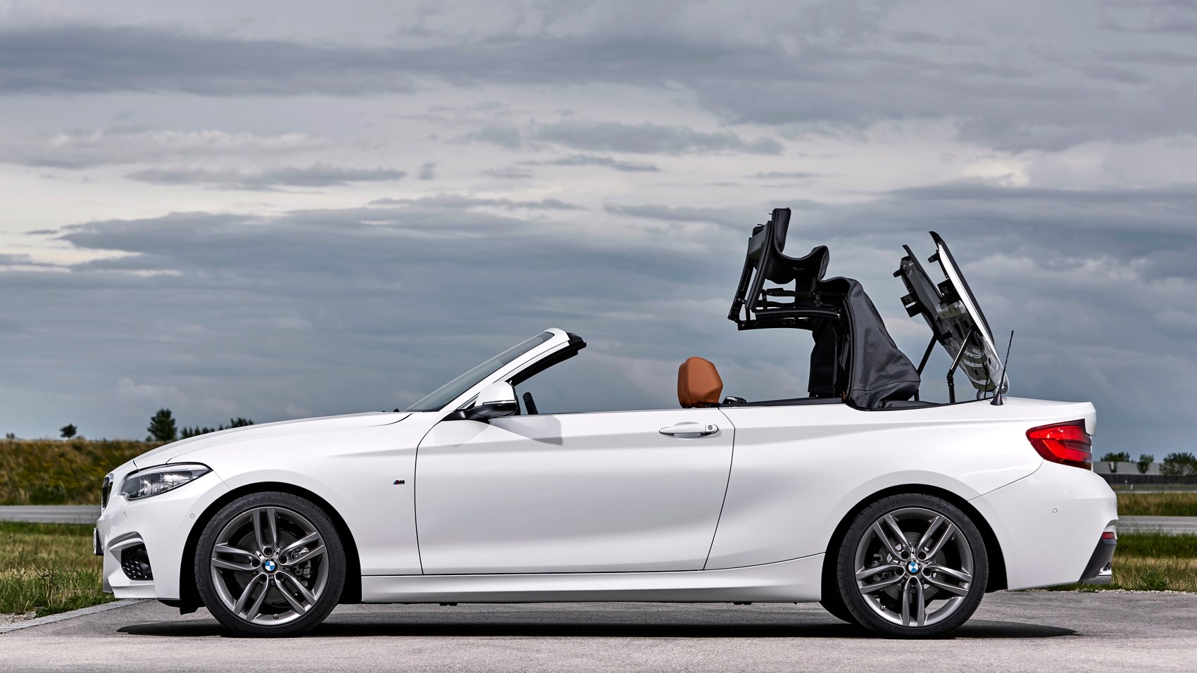 BMW 220d convertible roof closing