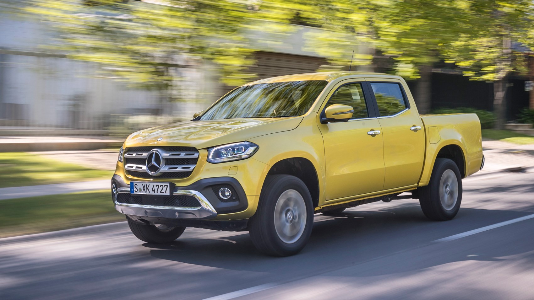 Mercedes X-Class yellow front tracking