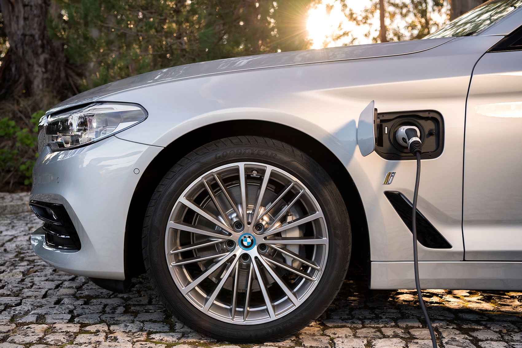 Plug-in hybrid: the first BMW 5-series PHEV is the 530e iPerformance