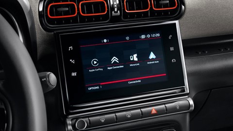 Apple CarPlay and Android Auto: connectivity aplenty in the new 2018 Citroen C3 Aircross
