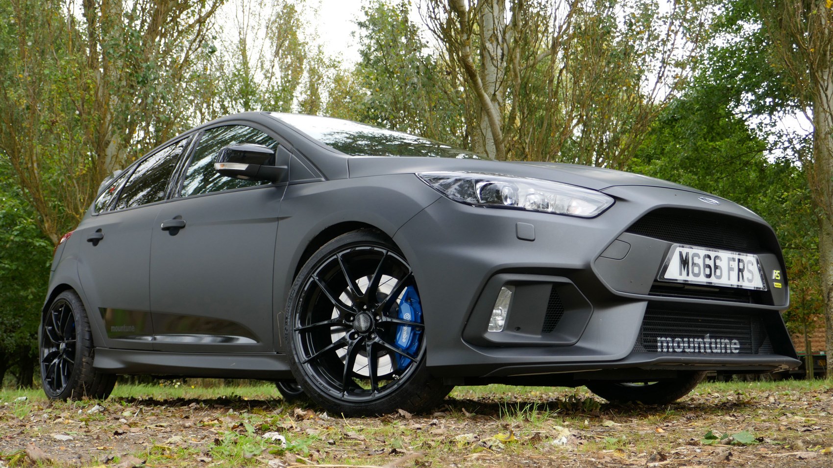 Ford Focus RS M400 Mountune front quarter